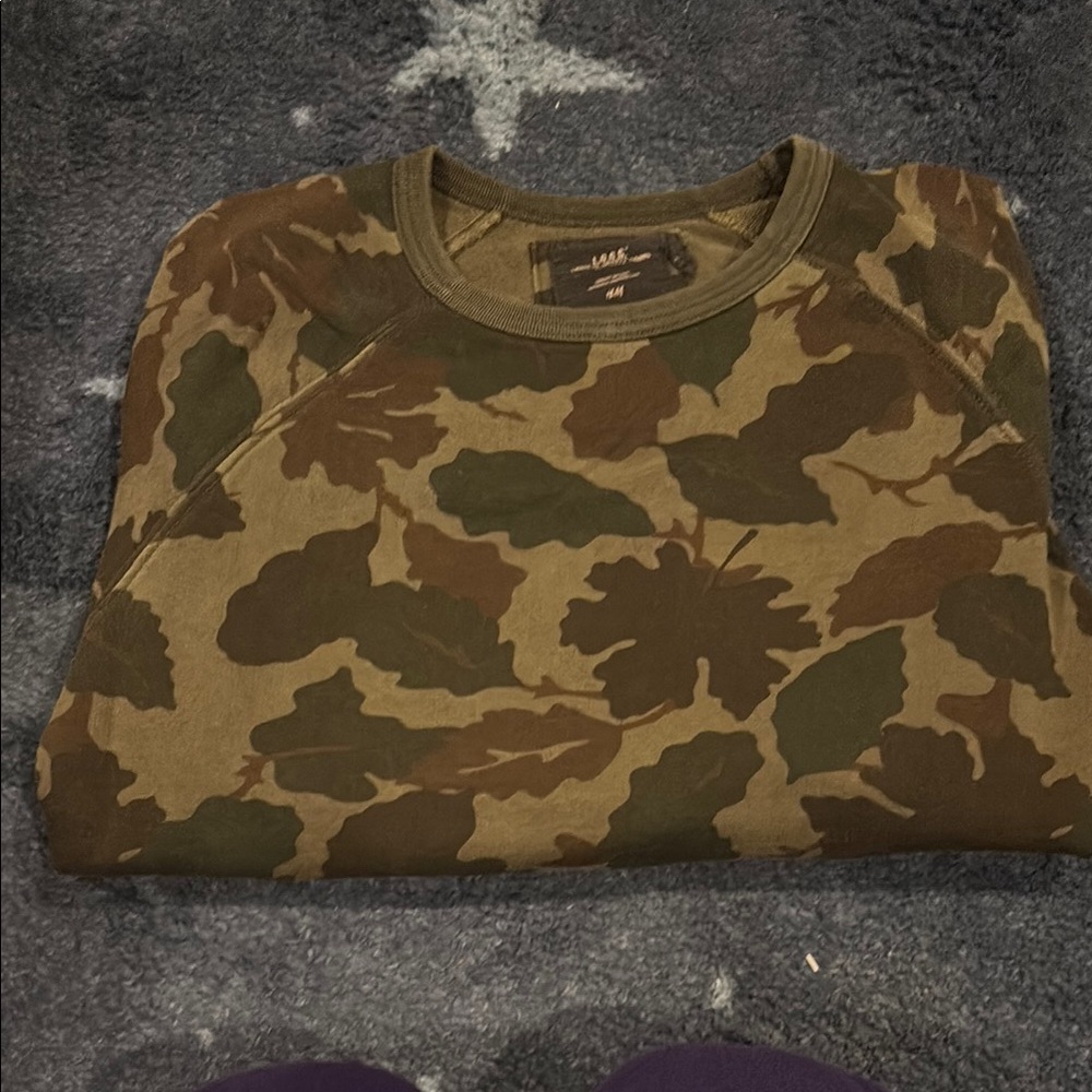 H&M Green and Brown Camouflage Sweatshirt